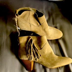 Tan suede ankle boots!